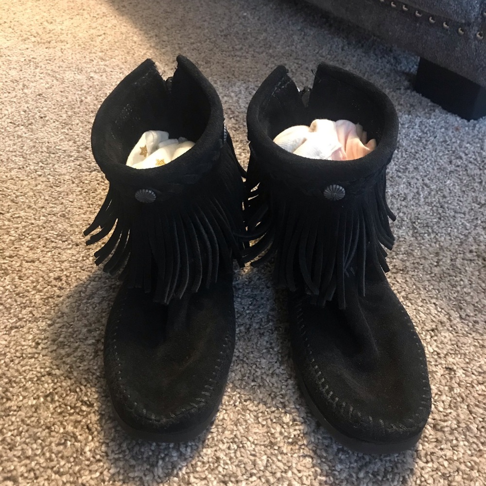 Minnetonka Fringe Booties Size 6